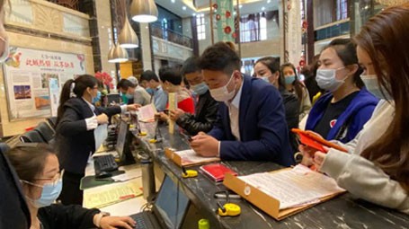 不謀面，不驚艷！5月24日，天昱·鳳凰城四期4、7號樓榮耀加推，以萬眾矚目之姿傾城綻放。開盤熱銷，不負一城久待，再次延續熱銷傳奇！天昱·鳳凰城項目，逢開必罄，今榮耀加推，再獻天昱理想生活。